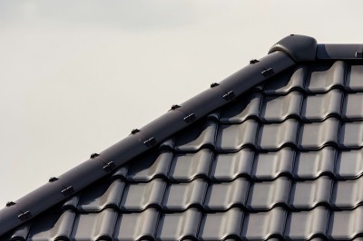Why European Distributors Are Switching To Synthetic Roofing Tiles in 2026